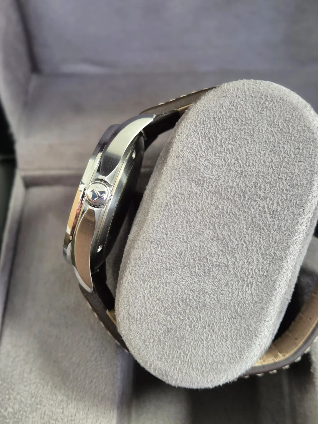 해밀턴 카키 파일럿 검판 42mm HAM-N4267-1 실물 상세 이미지 4