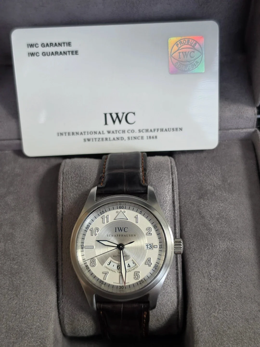 IWC 파일럿 스핏파이어 UTC IWC-N25262-1 실물 상세 이미지 2