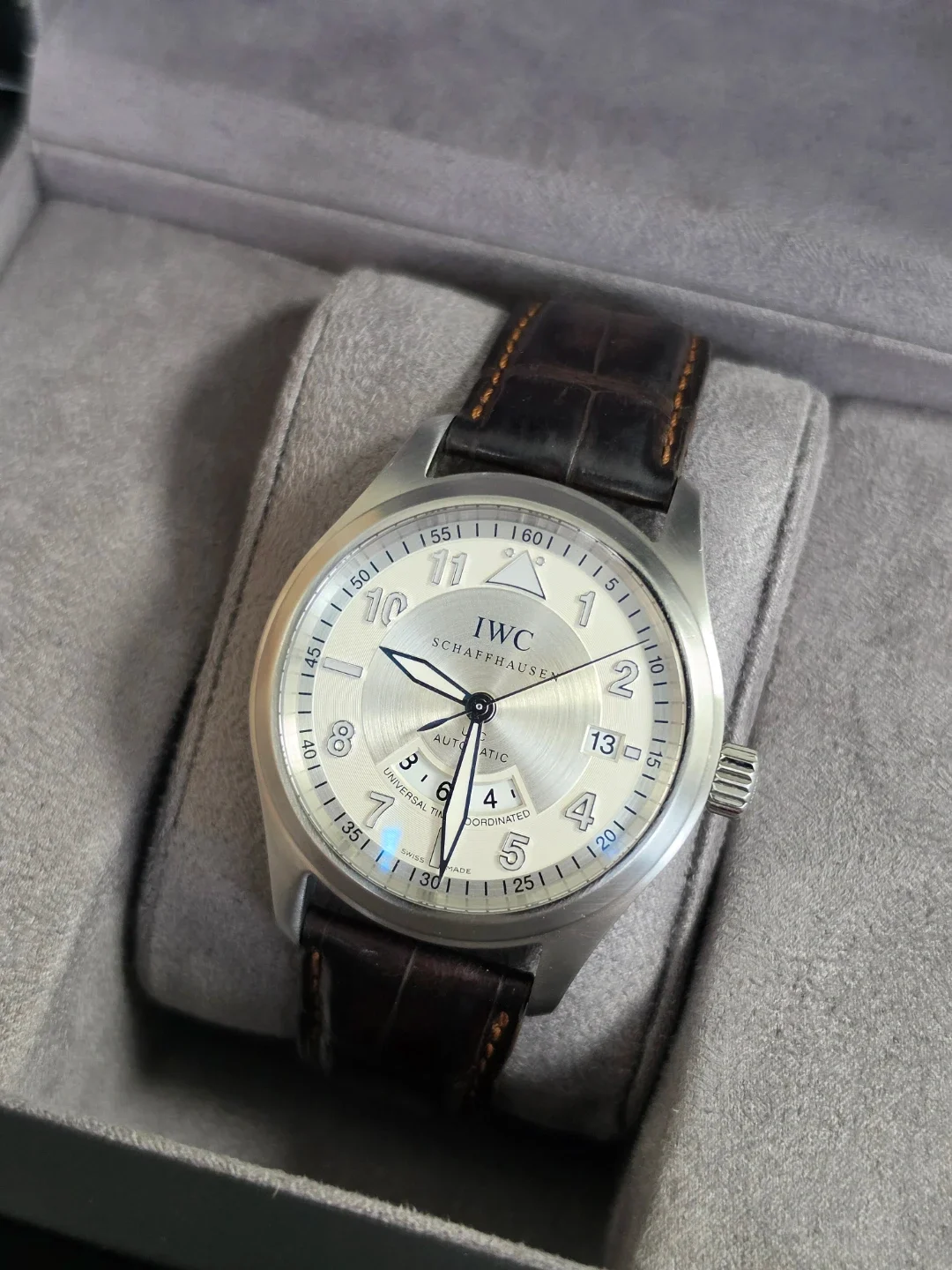 IWC 파일럿 스핏파이어 UTC IWC-N25262-1 실물 상세 이미지 3