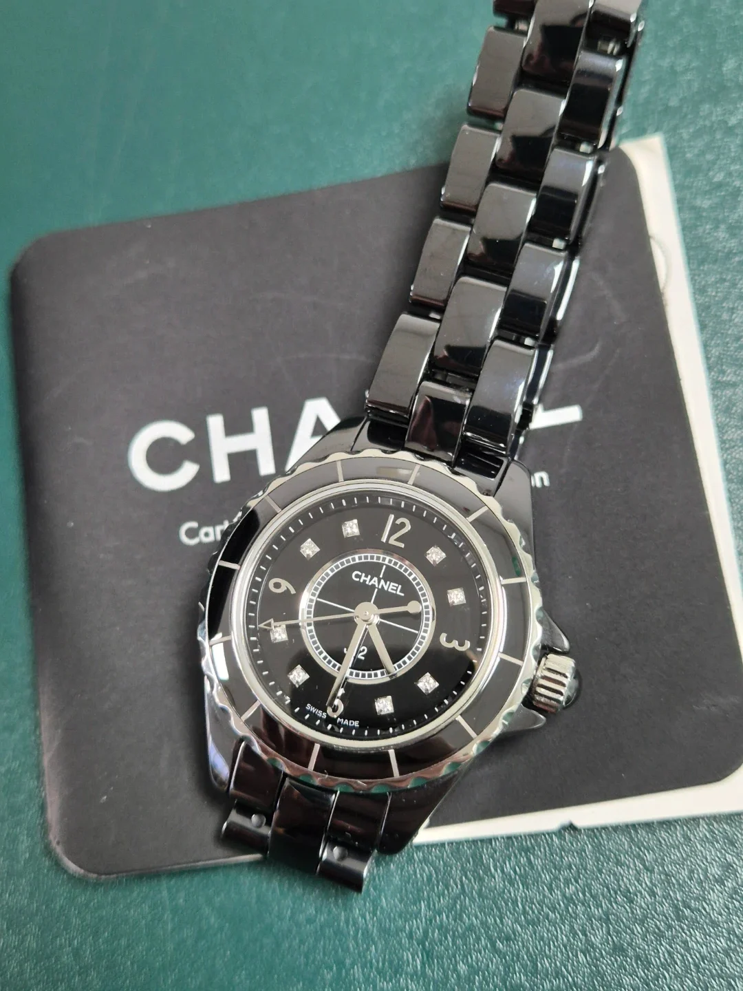 샤넬 j12 블랙 세라믹 29mm 쿼츠 CHA-N14263-3 실물 상세 이미지 2