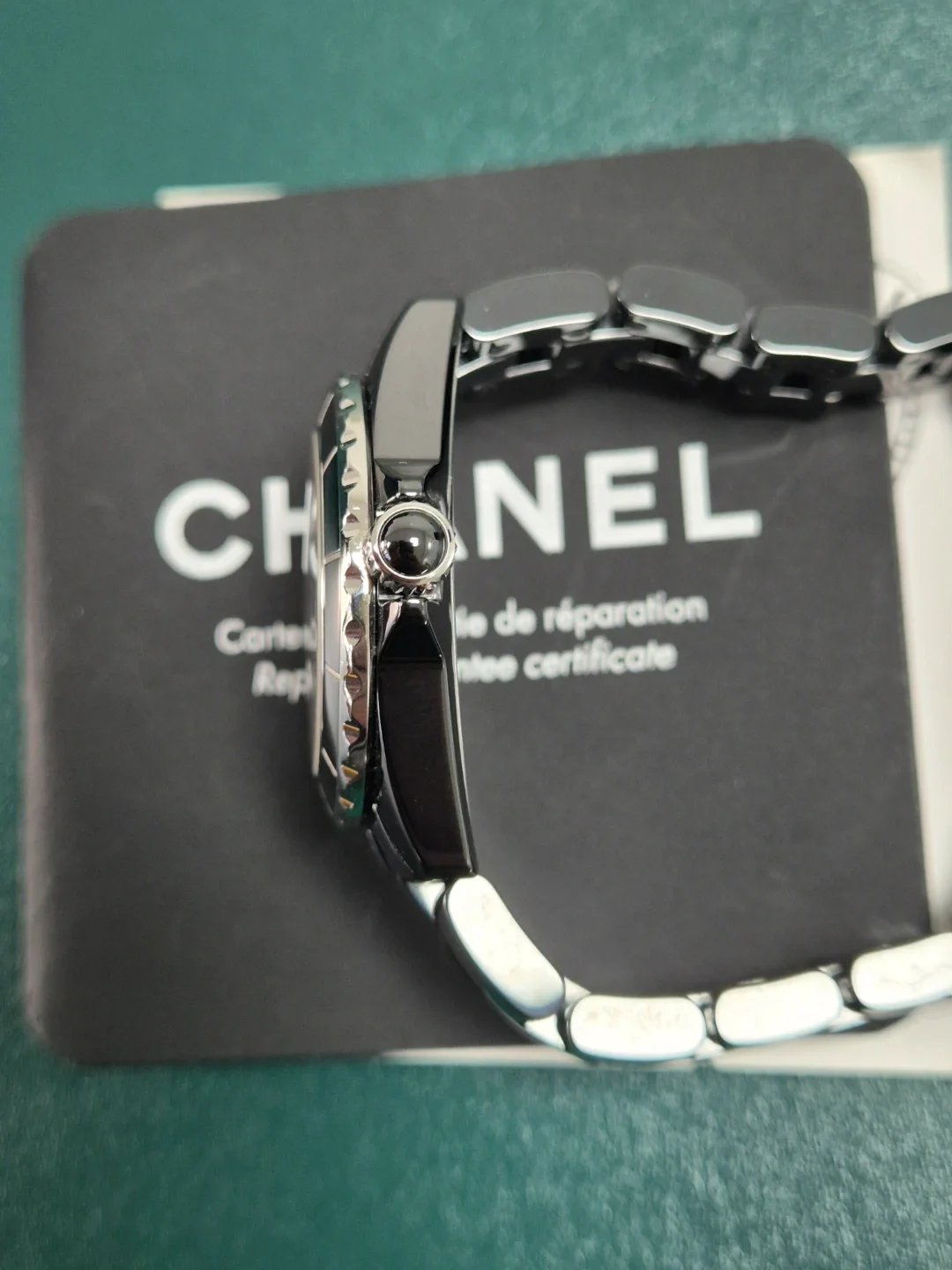 샤넬 j12 블랙 세라믹 29mm 쿼츠 CHA-N14263-3 실물 상세 이미지 3