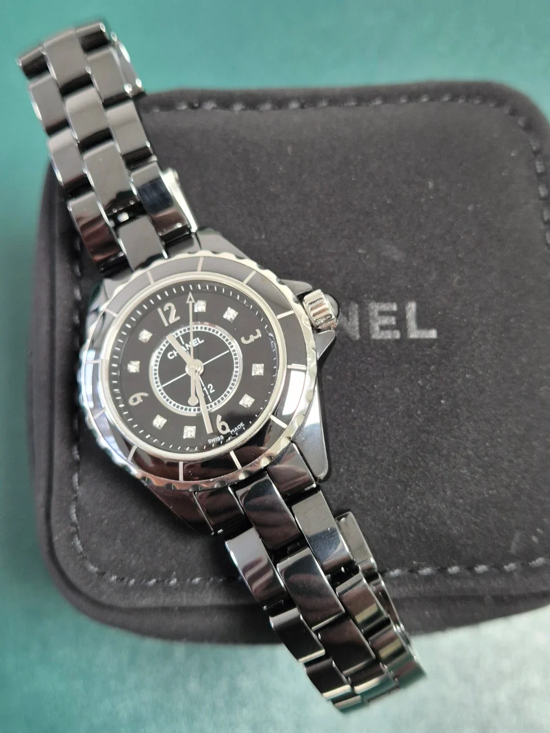 샤넬 j12 블랙 세라믹 29mm 쿼츠 CHA-N14263-3 실물 상세 이미지 4