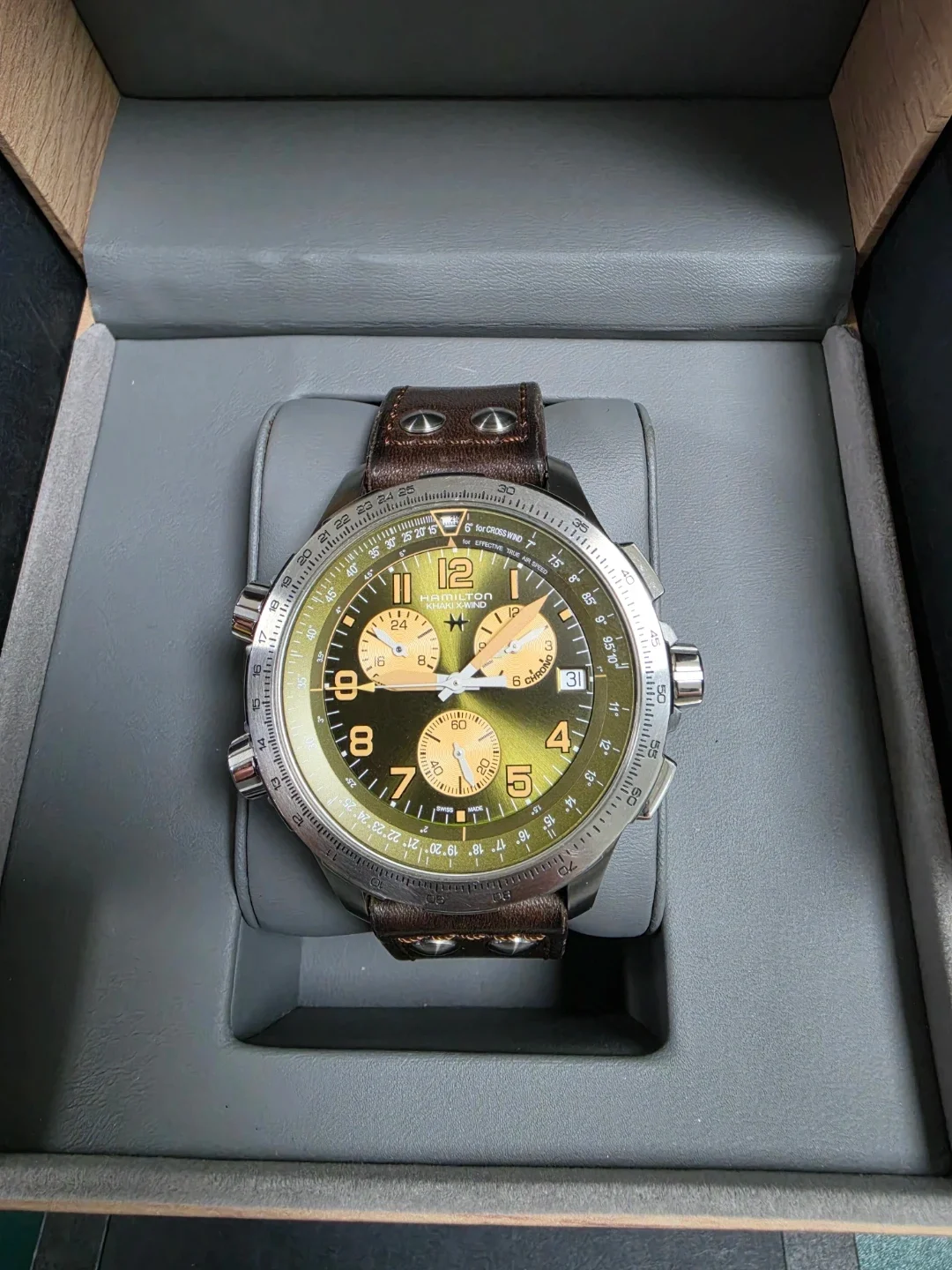 해밀턴 카키 X-윈드 쿼츠 워치 46mm HAM-N18266-1 실물 상세 이미지 1