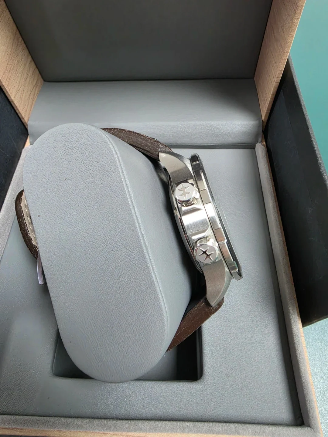 해밀턴 카키 X-윈드 쿼츠 워치 46mm HAM-N18266-1 실물 상세 이미지 3