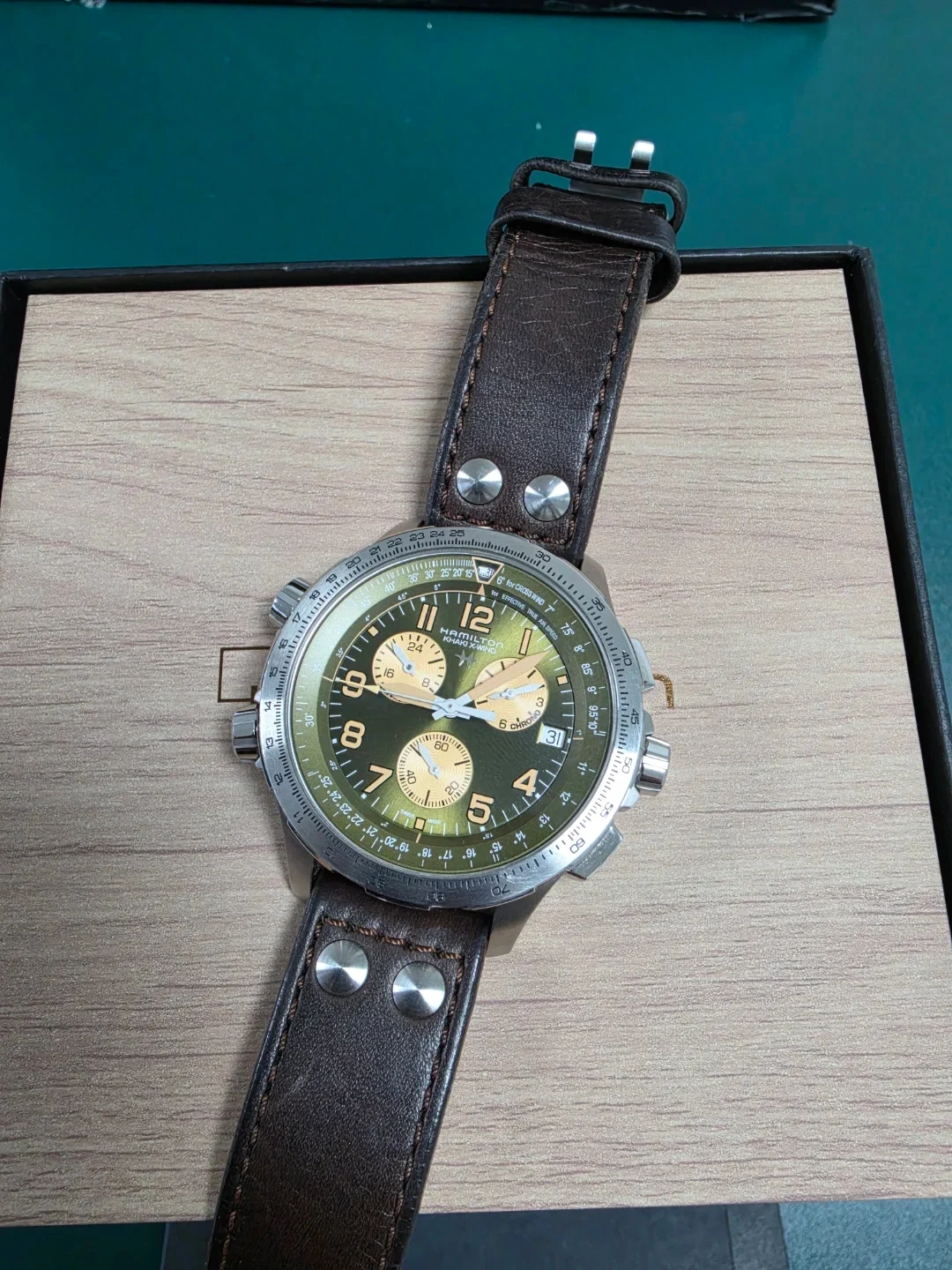 해밀턴 카키 X-윈드 쿼츠 워치 46mm HAM-N18266-1 실물 상세 이미지 5
