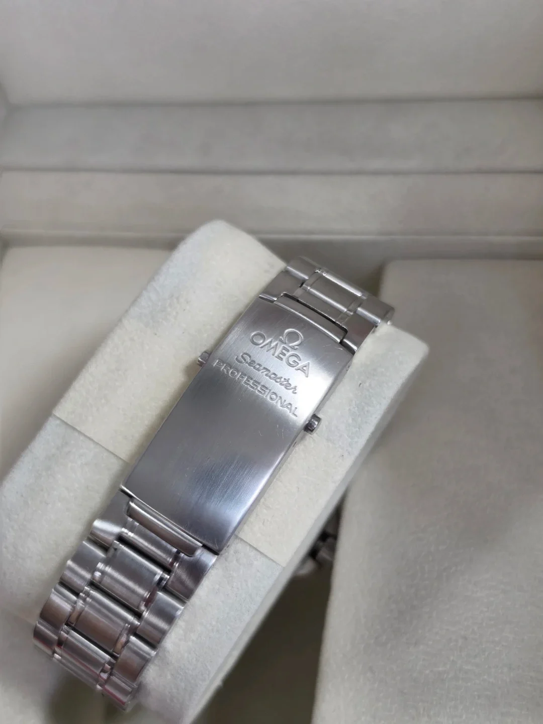 오메가 씨마스터 GMT 50주년 한정판 OME-N11265-1 실물 상세 이미지 5