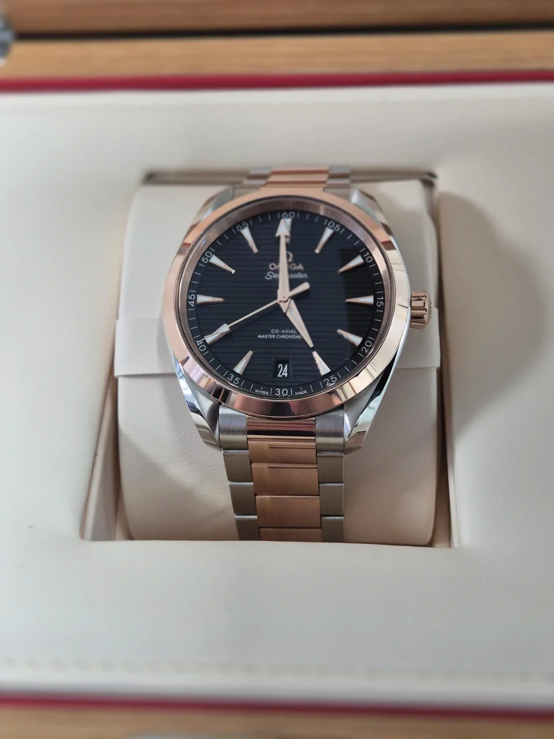 오메가 씨마스터 아쿠아테라 신형 가로 다이얼 41mm OME-N24264-1 실물 상세 이미지 2