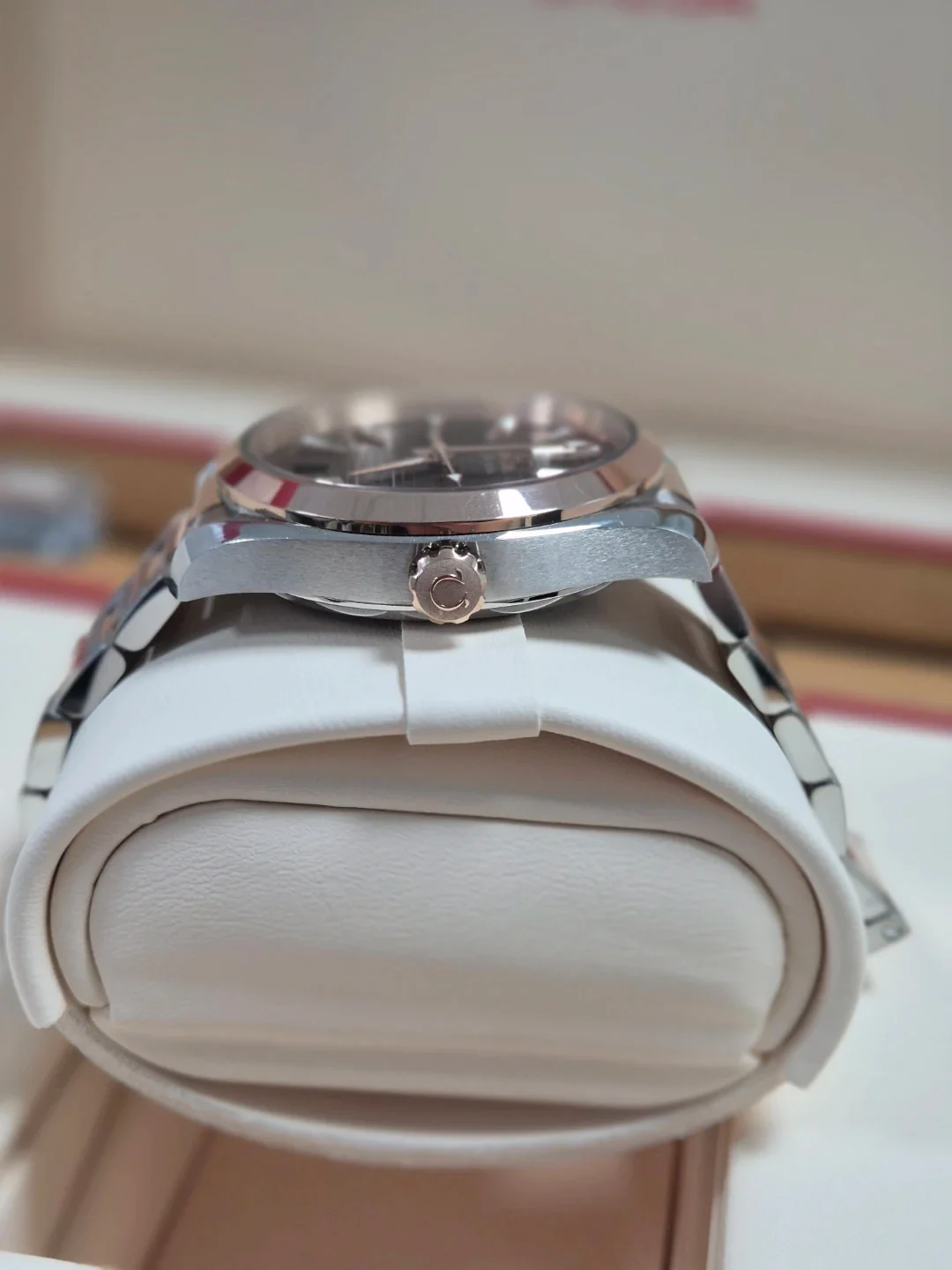 오메가 씨마스터 아쿠아테라 신형 가로 다이얼 41mm OME-N24264-1 실물 상세 이미지 3